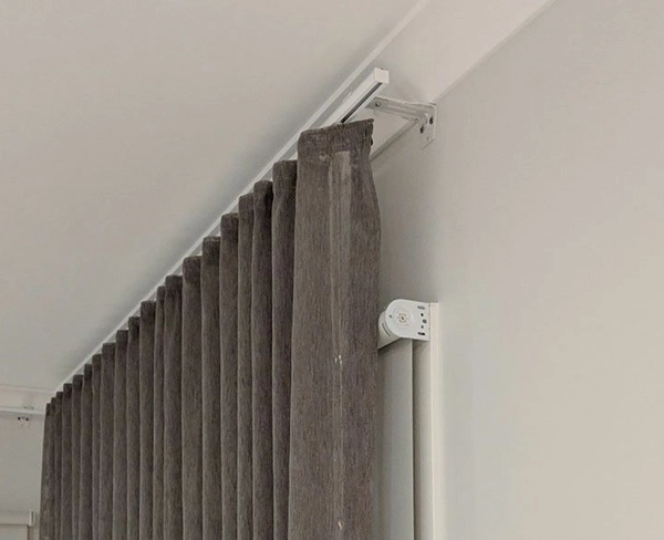 Get Curtain Rails Dubai | Durable & Modern Tracks At 40% OFF